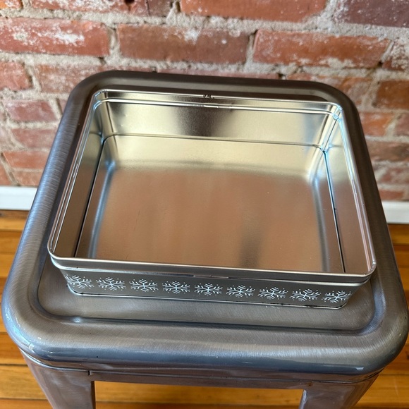 Mr. Peanut Snowman Tin - Picture 6 of 10